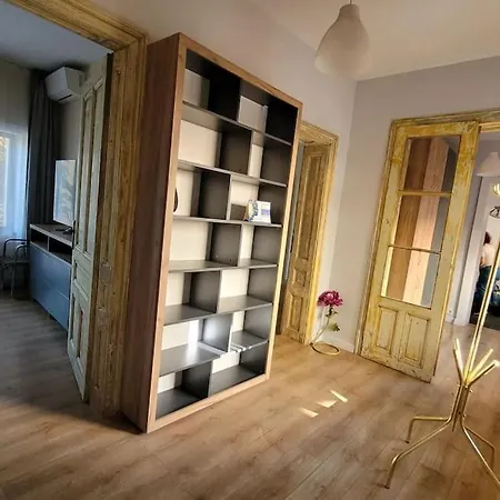 Elegant Loft Library Apartment Plovdiv